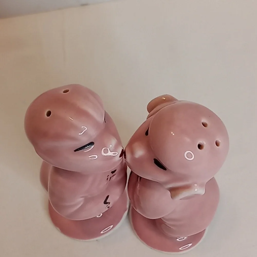 Vintage Kissing Couple Pink Glaze Salt And Pepper Shakers